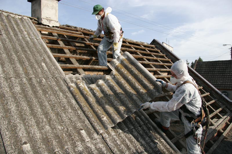 Ilustracja do informacji: Po raz 6. mniej azbestu na dachach